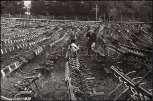 cca 1975 Kortárs fotóművészeti alkotások, 2 db feliratozott vintage fénykép, 26x40 cm és 30x40 cm