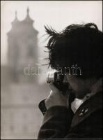 cca 1973 Fotós lányok, 2 db feliratozott vintage fotóművészeti alkotás, 40x30 cm