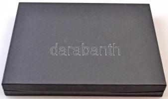 Éremtartó kazetta, kivehető tálcával, összesen 24 férőhellyel. Használt, de jó állapotban