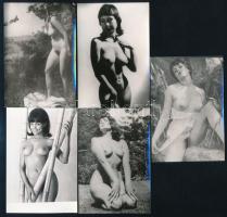 cca 1960 Trafikos fényképek, 13 db szolidan erotikus fotó, amelyeket trafikokban árultak 1 Ft-ért, F...