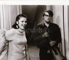 cca 1967 Fiatalok című szovjet film állóképei, 28 db negatív (ezekről készültek a mozik kirakatában,...