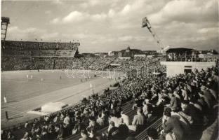 Budapest, Képzőművészeti Alap Kiadóvállalat - 46 db fekete-fehér képeslap az 50-es évekből, érdekes ...