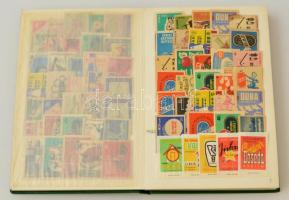 Kis magyar gyufacímke gyűjtemény, berakóba rendezve, köztük sorozatok is, kb. 300 db
