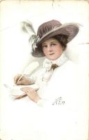 25 db RÉGI motívumlap: hölgyek / 25 pre-1945 motive cards: ladies, couples, romance