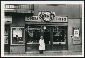 cca 1970 OFOTÉRT üzlet utcai fotója, 6x9 cm