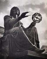 Polonia. Vier Jahreszeiten. Varsó, é. n., n. n. Számos fekete-fehér fényképpel. Vászonkötésben, jó á...