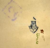 Zsolnay faágakat gyűjtő kisfiú, kézzel festett, jelzett (tercia), hibátlan, m:15 cm