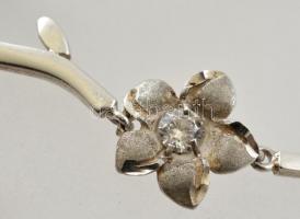 Ezüst(Ag) köves, virágos karkötő, jelzett, h: 20 cm, nettó: 10,2 g