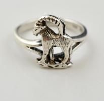 Ezüst(Ag) kőszáli kecskés gyűrű, jelzett, méret: 55, nettó: 3,2 g