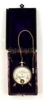 cca 1940 Régi feszültségmérő eredeti tokjában. A Műszer kiváló állapotban / Vintage Volt-meter in good condition d:55 mm