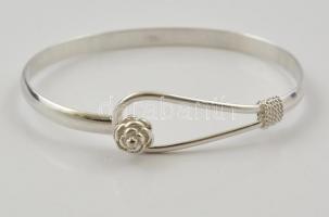 Ezüst(Ag) rózsás karperec, jelzett, 6,9x6 cm, nettó: 10,4 g