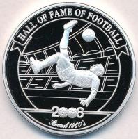 Uganda 2006. 2000Sh Ag A labdarúgás halhatatlanjainak csarnoka - Brazília 1960-as évek / Pelé T:PP felületi karc Uganda 2006. 2000 Shillings Ag Hall of Fame of football - Brazil 1960s / Pelé C:PP surface scratch