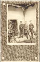 ~1910 magyar kakastollas csendőrök bilincsbe vert szélhámossal / Hungarian gendarmes with handcuffed swindler. Original photo! (EK)