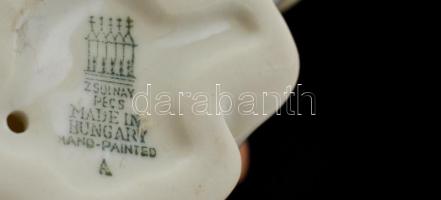 Zsolnay salátalevelet rágcsáló nyuszi, kézzel festett, jelzett, nagyon apró kopásnyomokkal, m: 7 cm