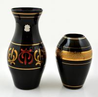 2 db dekoratív kézzel festett fújt váza, egyik jelzett (Veb Kunst Glas Wasungen), hibátlan, m:14,5 és 21,5 cm