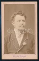 1886 Münnich Aurél (1856-1906) Igló országgyűlési képviselője, a Magyarországi Kárpát Egyesület későbbi elnöke, Budapest díszpolgára, keményhátú fotó Klösz György műterméből, 10,5x6,5 cm