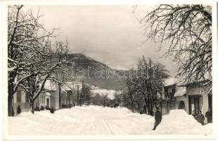 Jolsva, Jelsava; Jaross Andor utca télen, Neubauer Lajos fényképész kiadása / street view in winter
