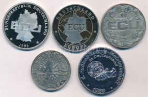 5db-os vegyes külföldi emlékérme és érem tétel, közte Németország 1993. ECU / Europa jelzett Ag emlékérem (10g/0.999/40mm); Hollandia 1990. 10E Cu-Ni Geert Groote ; Portugália 1991. 2 1/2E Cu-Ni T:PP,1- 5pcs of various commemorative coins and medals, including Germany 1993. ECU / Europa marked Ag commemorative medal (10g/0.999/40mm); Netherlands 1990. 10 Ecu Cu-Ni Geert Groote ; Portugal 1991. 2 1/2 Ecu Cu-Ni C:PP,AU