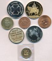 8db-os vegyes magyar és külföldi emlékérem tétel, közte 2001. "Szerencsejáték Rt. 10 éves"...