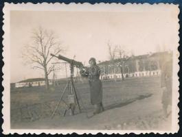 cca 1930-1940 Gyakorlatozó katona géppuskával, fotó, 6x8 cm./ cca 1930-1940 Soldier with machine gun, photo, 6x8 cm.