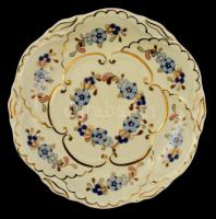 Zsolnay virágmintás porcelán süteményes készlet, 6 db kis + 1 nagy tányér, máz alatti repedésekkel, ...