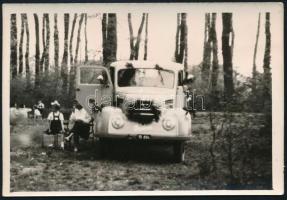 cca 1950-1960 9 db fotó teherautókról, buszokról és motorról, egy részük hátulján feliratozva, 7×10 ...