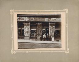cca 1900 Kelemetzky István kárpitos alkalmazottai a bolt előtt, Lánchíd utca 6., Bp., keményhátú fotó, 12x15 cm.