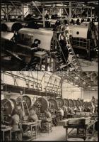 cca 1939-1945 Boeing repülőgépgyár képei, többségében a gyártósorról, közte egy a repülőkről repülés...