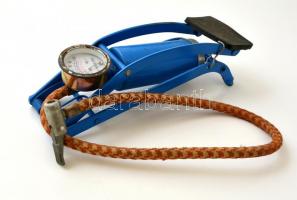 Gépkocsihoz, motorhoz, kerékpárhoz megfelelő lábnyomásos régi pumpa