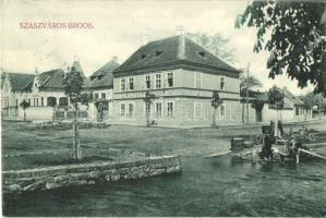 Szászváros, Broos, Orastie; utcakép Simegh János üzletével, megáradt patak / street view with shop, flooding river (Rb)