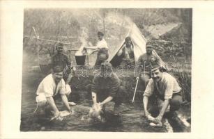 1917 Hágótőalja (Román front), Nagymosás a 69-eseknél / WWI Hungarian military, soldiers washing their clothes. photo