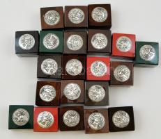 Elefántos kis dobozkák (21 db), mangó fa, fém lemez, 5,5×5,5 cm