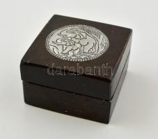 Elefántos kis dobozkák (21 db), mangó fa, fém lemez, 5,5×5,5 cm