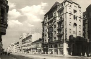 Budapest VIII. Rákóczi út, Palace szálloda, hotel, automobil, villamosok, Képzőművészeti Alap kiadása