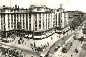 Budapest VIII. Rákóczi út és Tanács körút (Károly körút) sarok, villamosok, autóbusz, üzletek, Képzőművészeti Alap kiadása (EK)