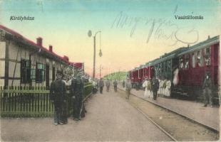 Királyháza, Koroleve; vasútállomás vonattal / Bahnhof / railway station with train (EK)