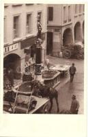 Salzburg, Strassenbild, Denkmal / street view with monument and carriages, photo