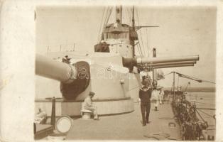 SMS Viribus Unitis osztrák-magyar Tegetthoff-osztályú csatahajó fedélzete löveggel / K.u.K. Kriegsmarine, on board of SMS Viribus Unitis, photo