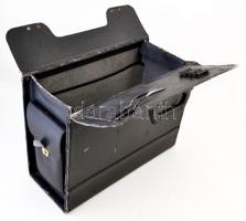 Retró pilóta táska, számzáras, kopottas műbőr borítással, 45x35x20 cm