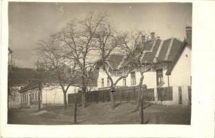1928 Budajenő, Körorvosi lak (a kereszttel bejelölt ház), utcakép, photo