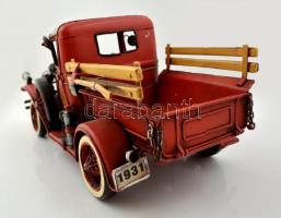 Piros tűzoltóautó / makett, jó állapotban, 34x15x12 cm