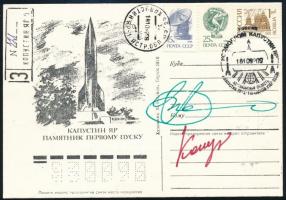 Signatures of Yelena Kondakova (1957- ) and Aleksandr Viktorenko (1947- ) Soviet astronauts on postcard, Jelena Kondakova (1957- ) és Alekszandr Viktorenko (1947- ) szovjet űrhajósok aláírásai emlék levelezőlapon