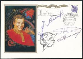 Jurij Viktorovics Romanyenko (1944- ), Adrijan Nyikolajev (1929-2004) és Leonyid Popov (1945- ) szovjet űrhajósok aláírásai emlékborítékon /  Signatures of Yuriy Viktorovich Romanenko (1944- ), Adriyan Nikolayev (1929-2004) and Leonid Popov (1945- ) Soviet astronauts on envelope