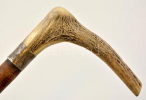 Régi sétapálca agancs fogóval és ezüst (Ag.) gyűrűvel, h: 80 cm