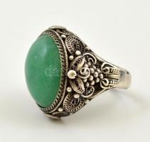 Ezüst(Ag) gyűrű aventurinnal díszítve, állítható, jelzett, kis deformációval, bruttó: 9,6 g