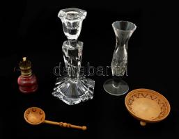 12 db különféle városmotívumos kerámia emlék falidísz, különböző méretben + néhány egyéb fa- és üveg...