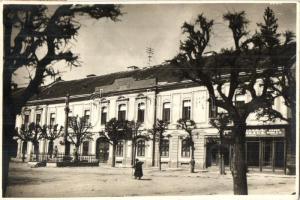 Rozsnyó, Roznava; utcakép üzlettel / street view with shop 1938 Rozsnyó visszatért So. Stpl