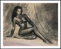 7 db aktfotó, közte színesek is, különböző méretben