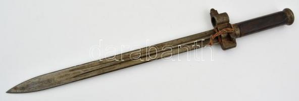 cca 1914-1945 Magyar szurony, koronás kiscímerrel, sorozatszámmal, pengehossz: 34 cm, teljes hossz: 48 cm
