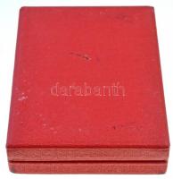 ~1960-1970. "Erdészet Kiváló dolgozója" aranyzott, zománcozott kitüntetés eredeti tokban, ...